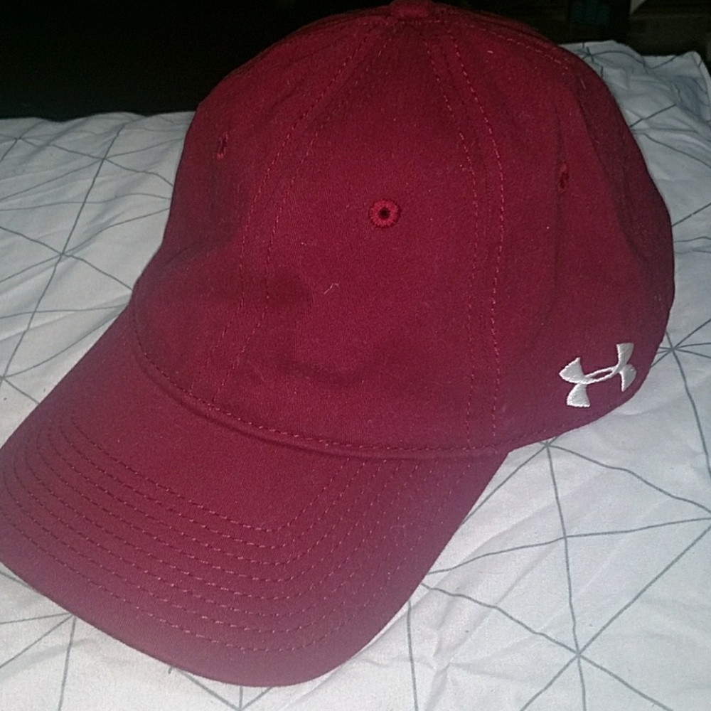 Under armour hat like new